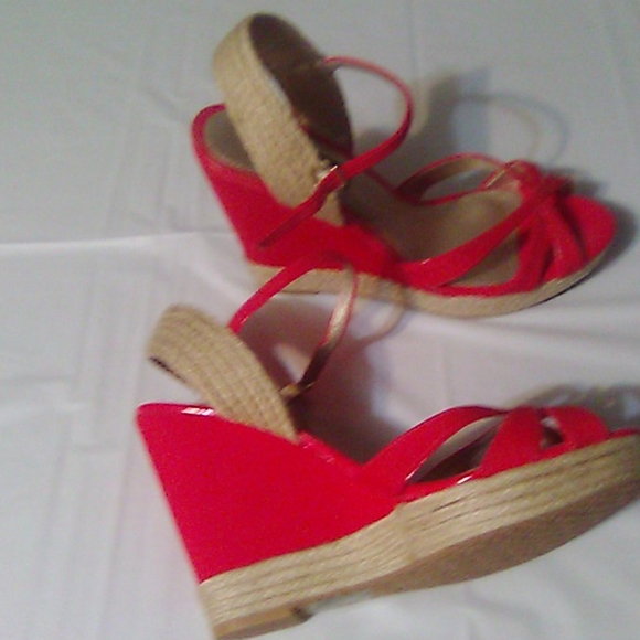 White and Black Shoe's - Picture 5 of 5